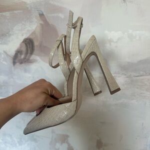 Steve Madden Croc Embossed Pointed Toe Heels Nude Size 7.5 EUC